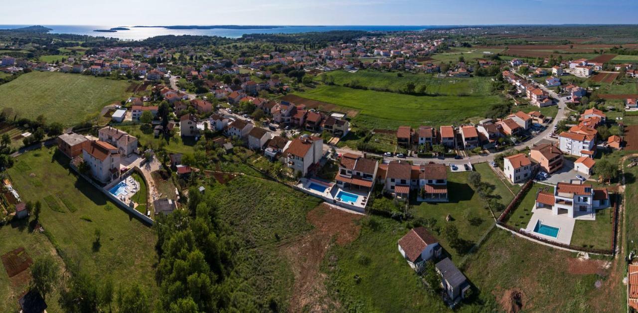 Villa Komel With Pool Fazana Exterior photo